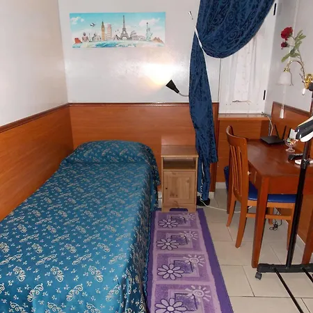 Domus Roxy Guest house *