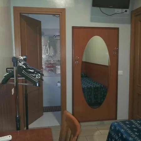 Domus Roxy Guest house *